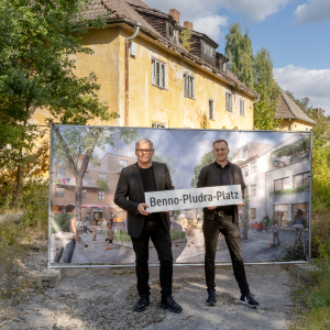 Matthias Pludra, Sprecher des Vorstands der Potsdamer Wohnungsgenossenschaft 1956 eG und David Oberthür, Projektkoordinator Krampnitz beim Entwicklungsträger Potsdam. 
