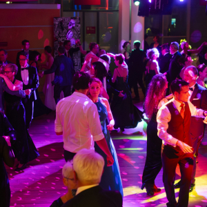 Tanzende Paare auf dem Potsdamer Gala Ball 2025 (c) Thomas Hölzel