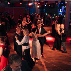 Tanzende Paare auf dem Potsdamer Gala Ball 2025 (c) Thomas Hölzel
