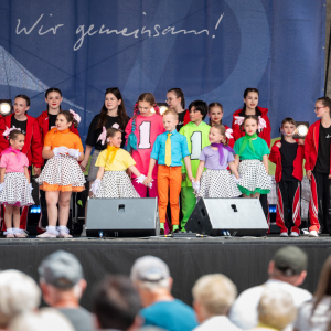 der Semljaki e.V. steht auf der Fest-Bühne